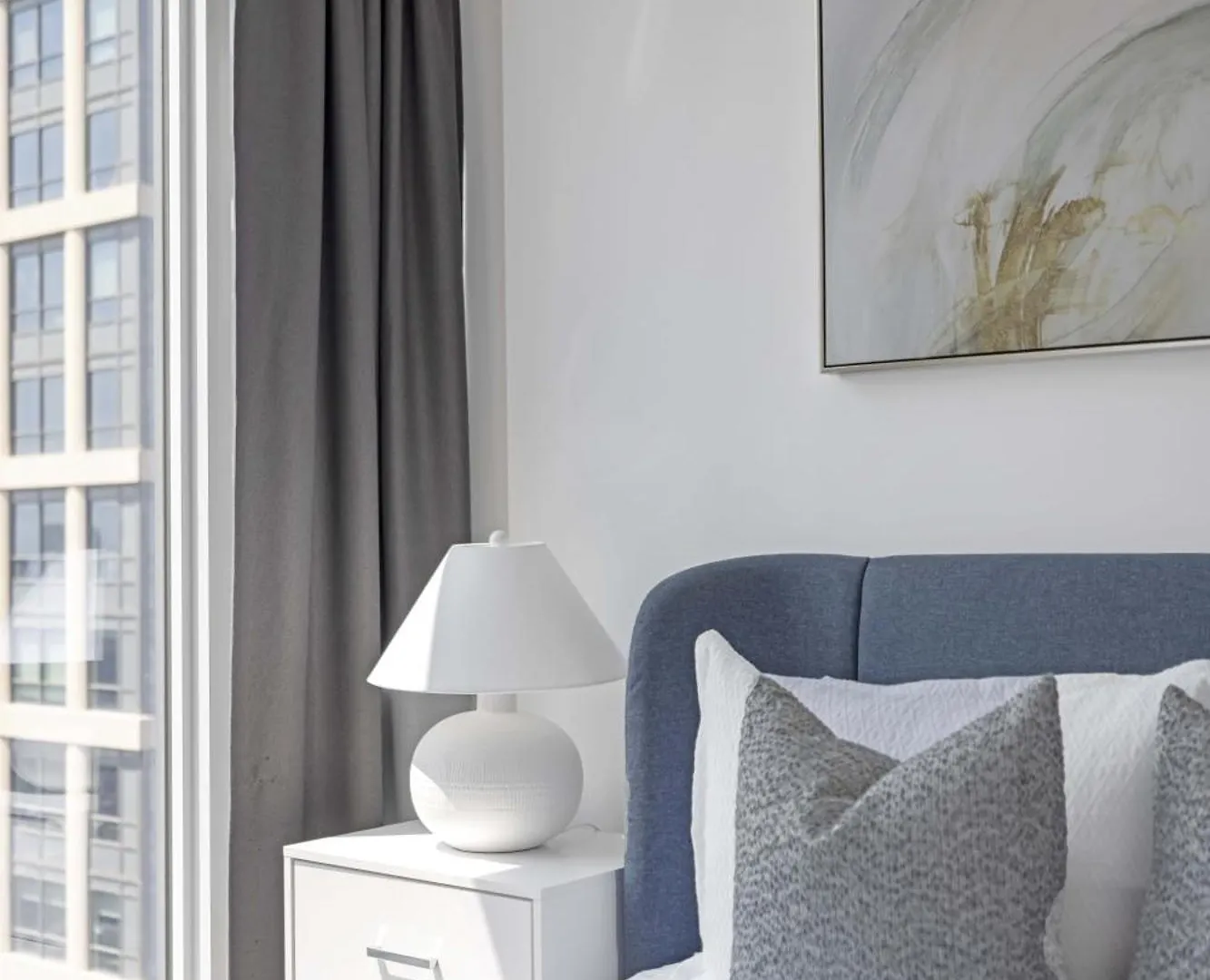 Sunlit Corner Suite Top Location Free Parking Торонто